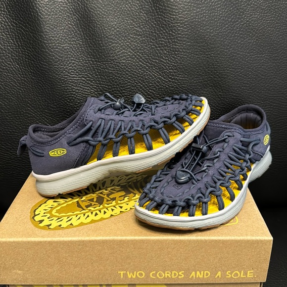 Big Kid's Keen Uneek 02 Size 1 - Picture 1 of 4